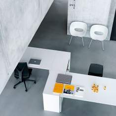 Schreibtisch Kunststoffplatte hell,modern | Büro Schreibtische , Echo, Tischsystem Cubos mit Vierfuss